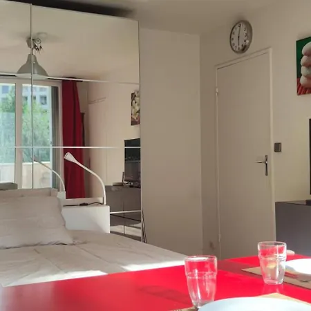 Apartment Sur Le Metro 12 Pour Montmartre