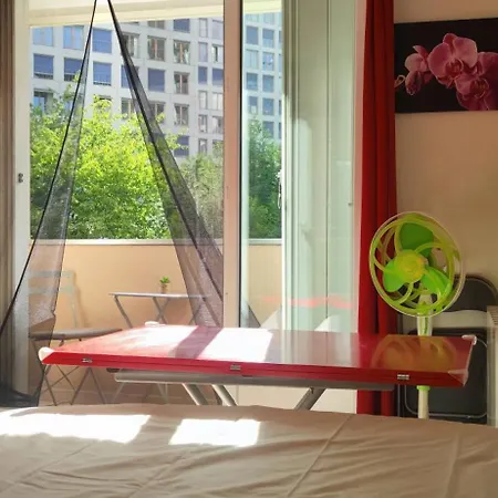 Sur Le Metro 12 Pour Montmartre Apartment *